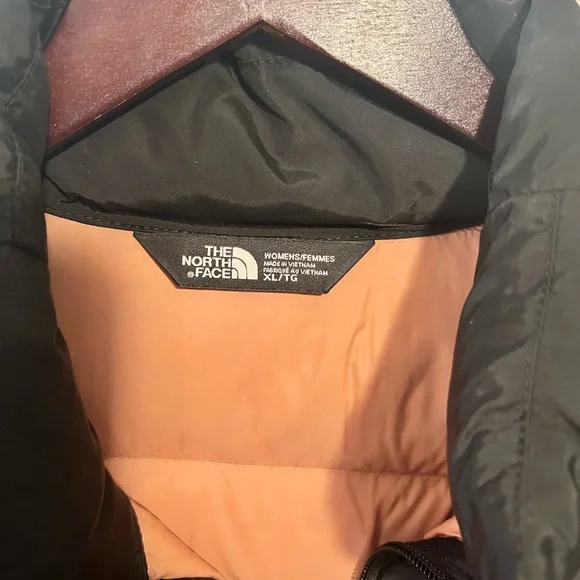 The North Face Black and Gray Puffer Jacket - Picture 3 of 10
